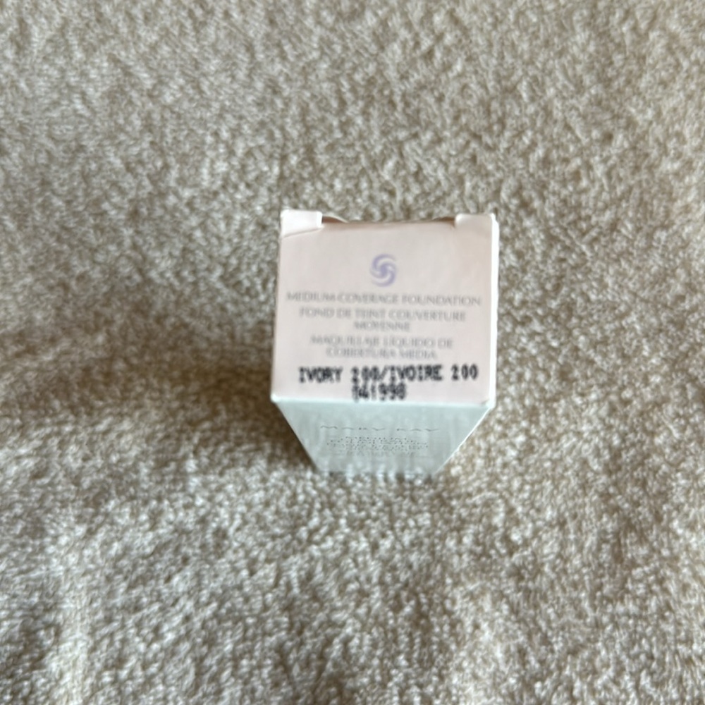 Medium Coverage Foundation - Picture 2 of 2